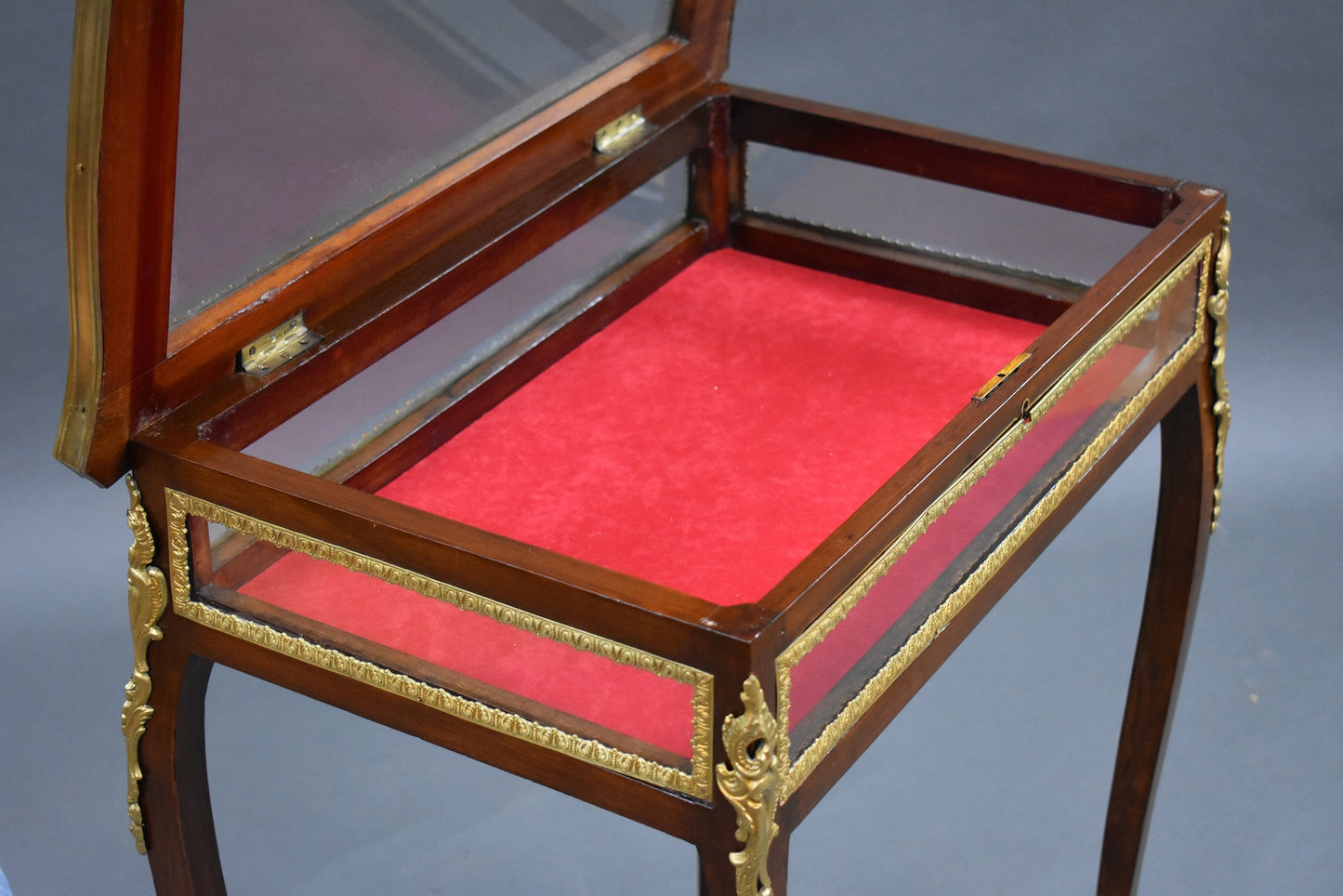 Edwardian Mahogany Bijouterie Treasure Table