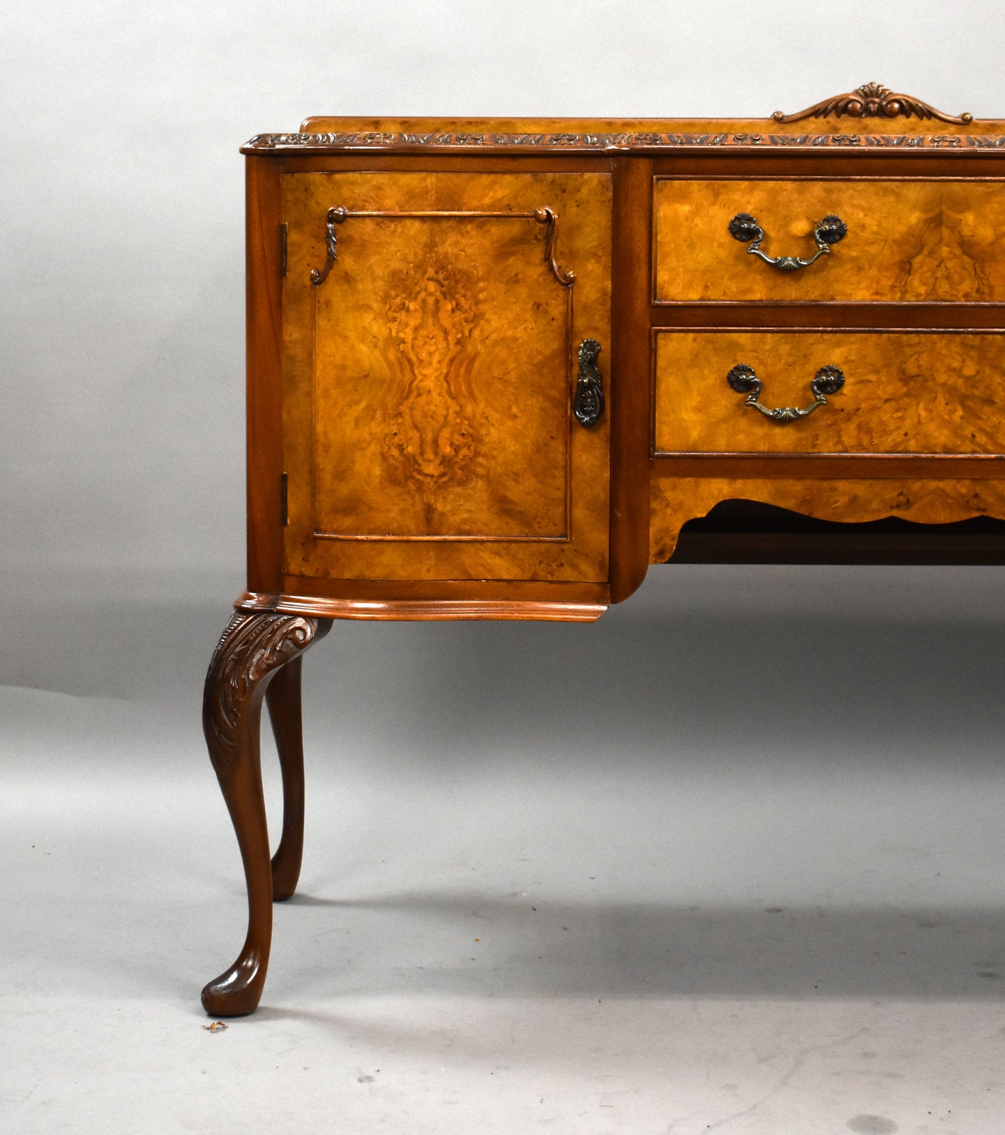 1930s Queen Anne Style Walnut Dining Suite