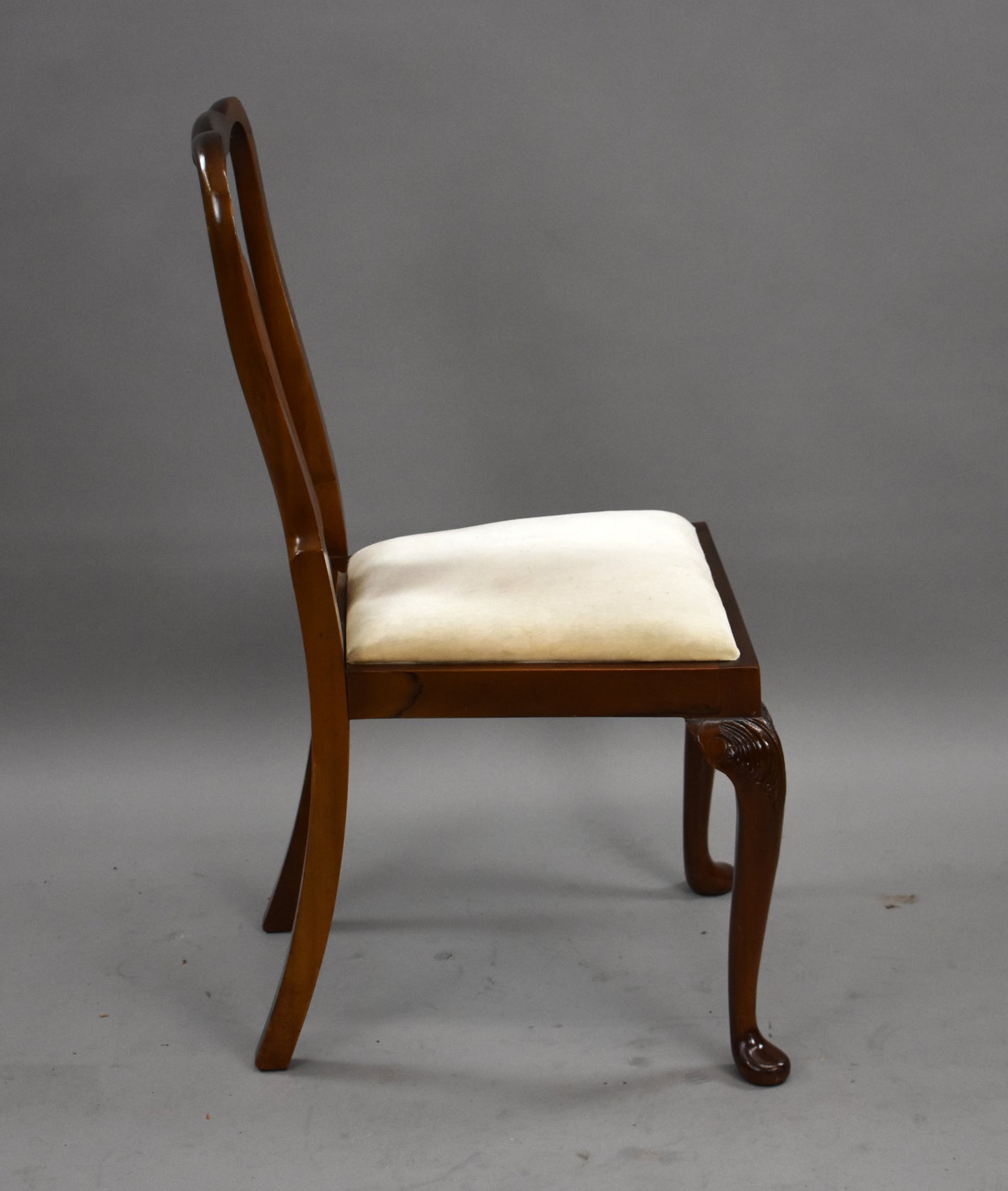 1930s Queen Anne Style Walnut Dining Suite