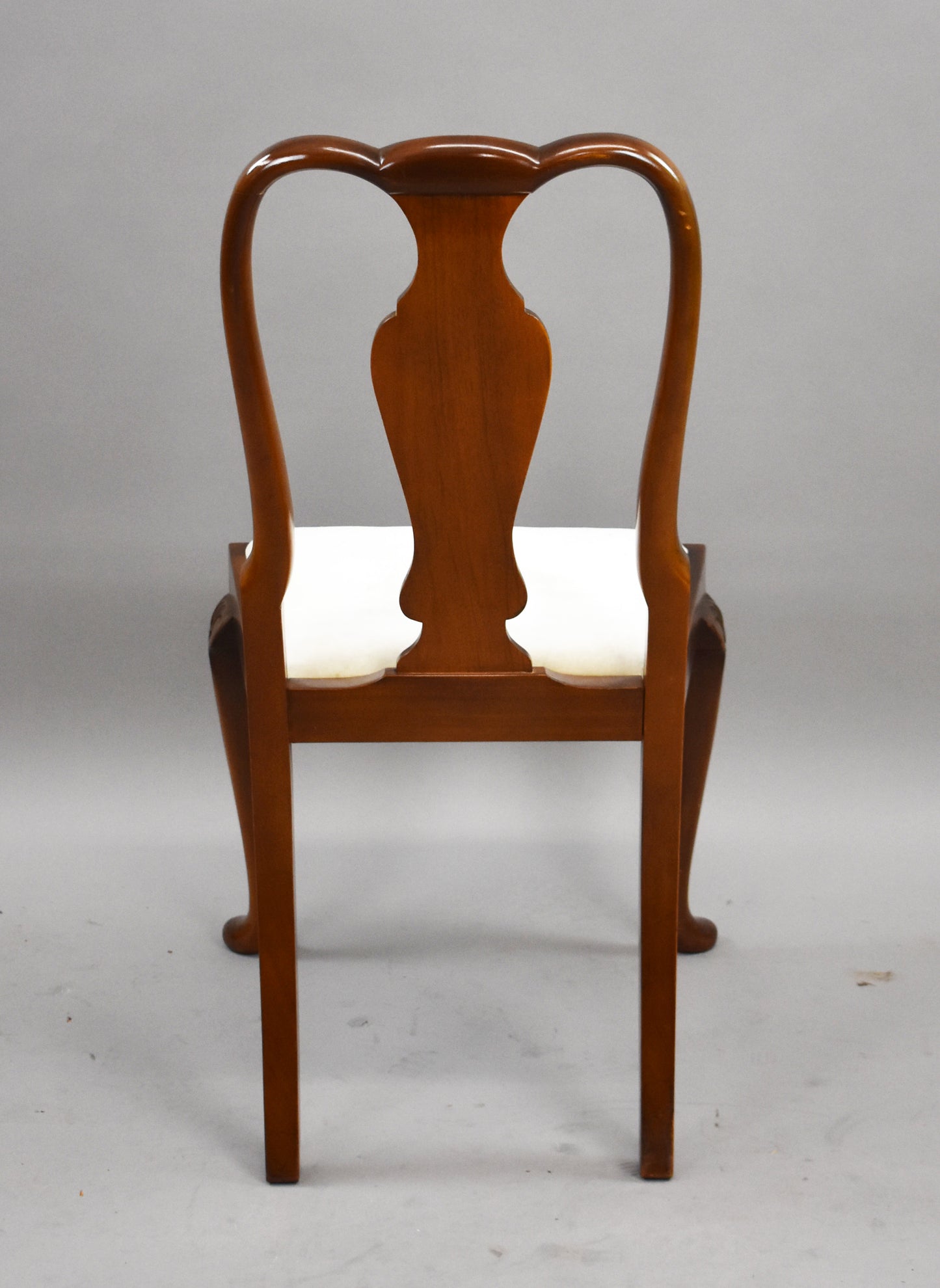 1930s Queen Anne Style Walnut Dining Suite