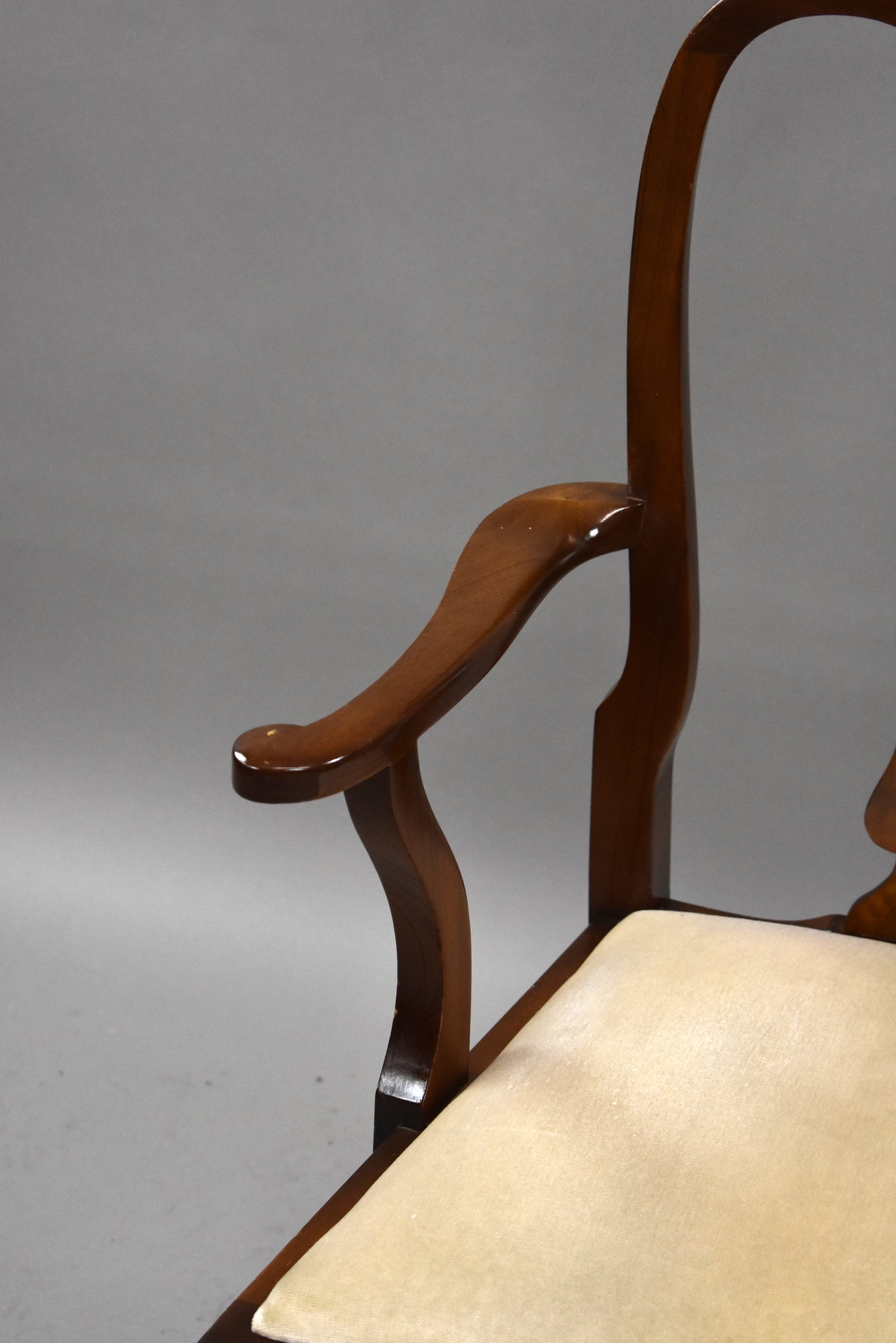 1930s Queen Anne Style Walnut Dining Suite