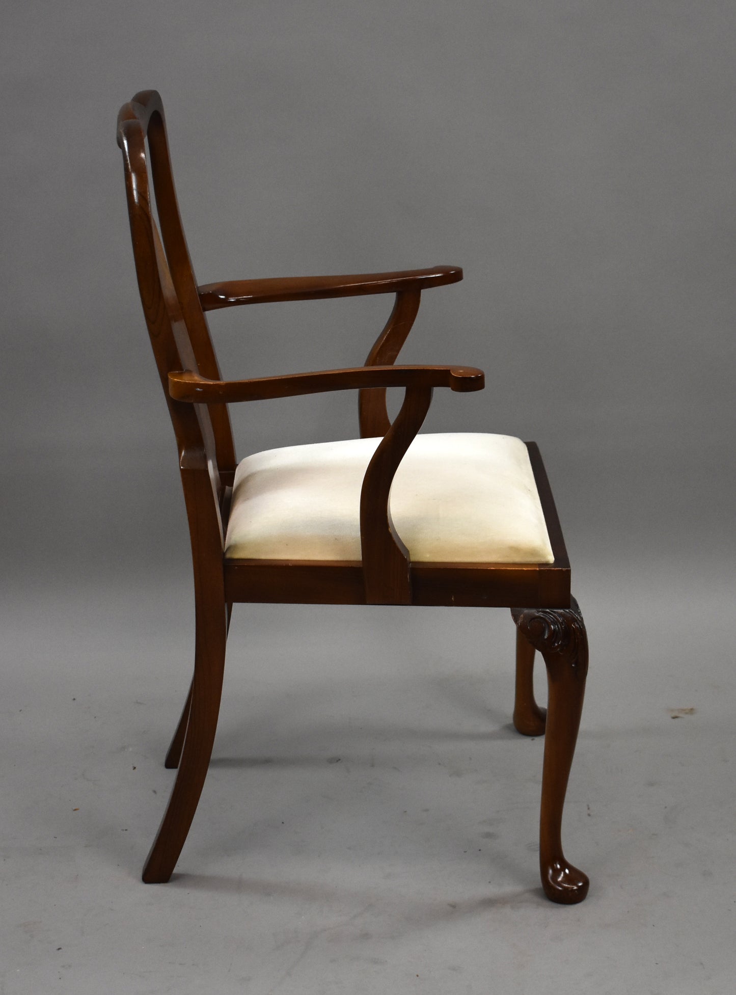 1930s Queen Anne Style Walnut Dining Suite