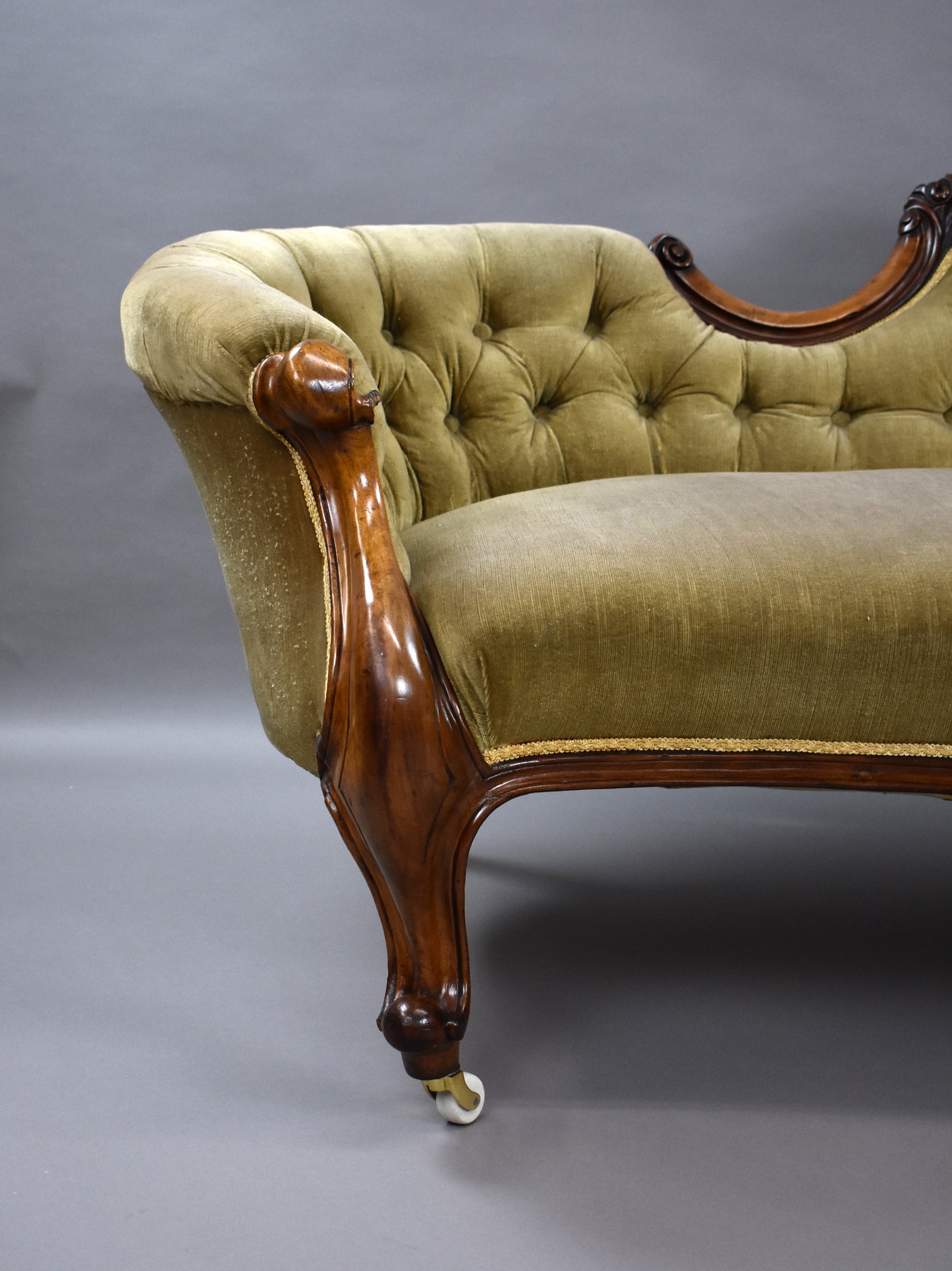 Victorian Walnut Chaise/Sofa