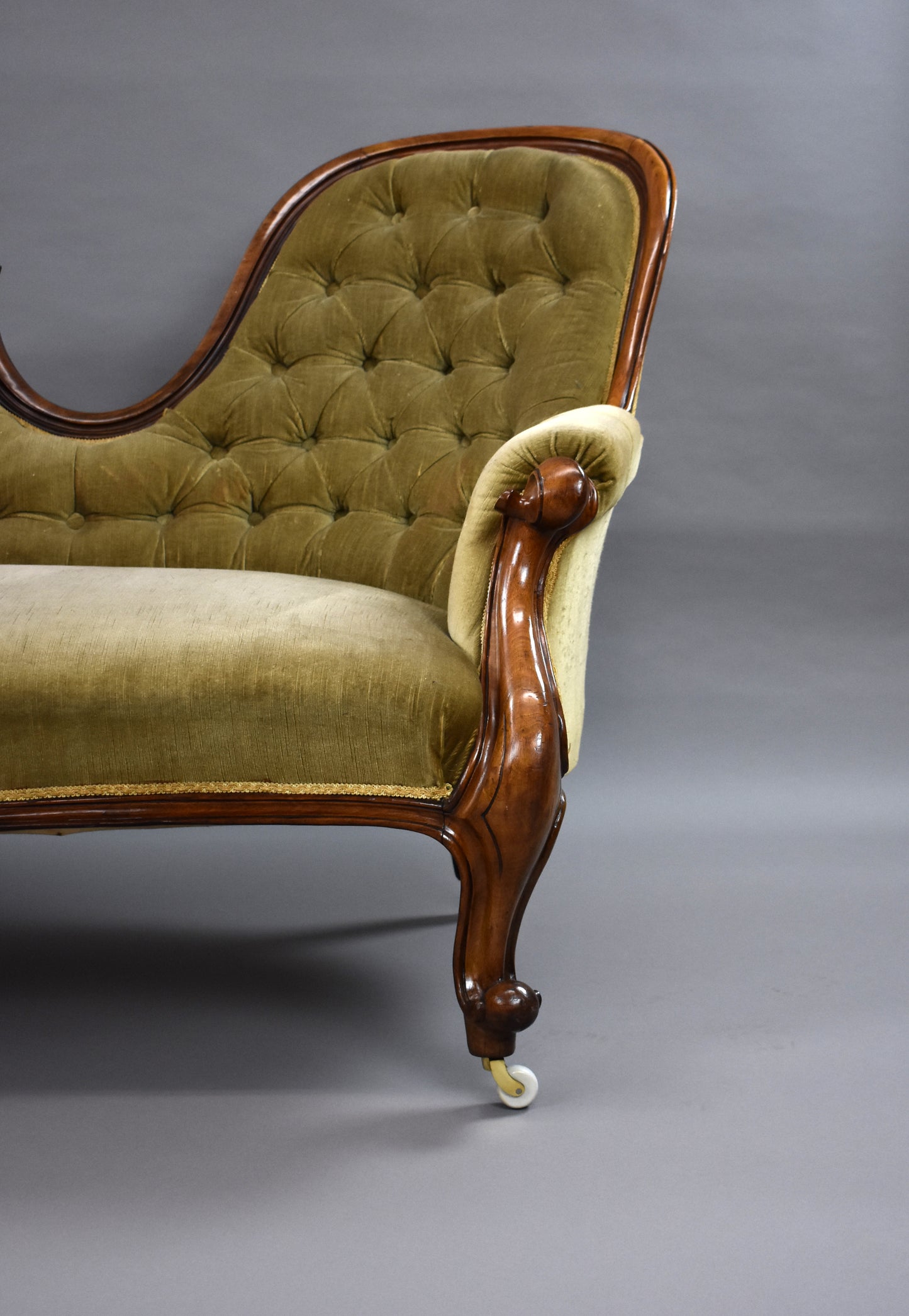 Victorian Walnut Chaise/Sofa