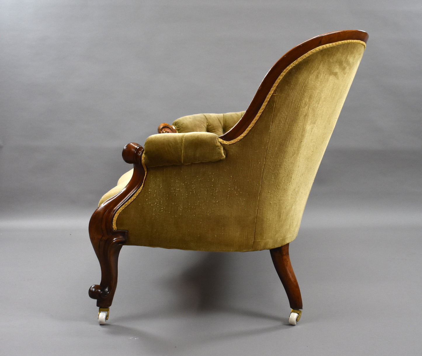 Victorian Walnut Chaise/Sofa