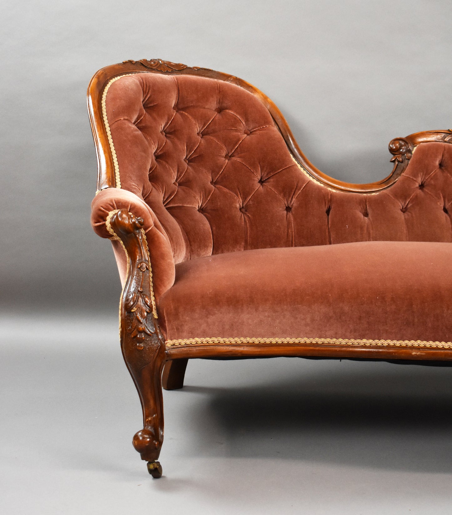 Victorian Carved Walnut Chaise Longue