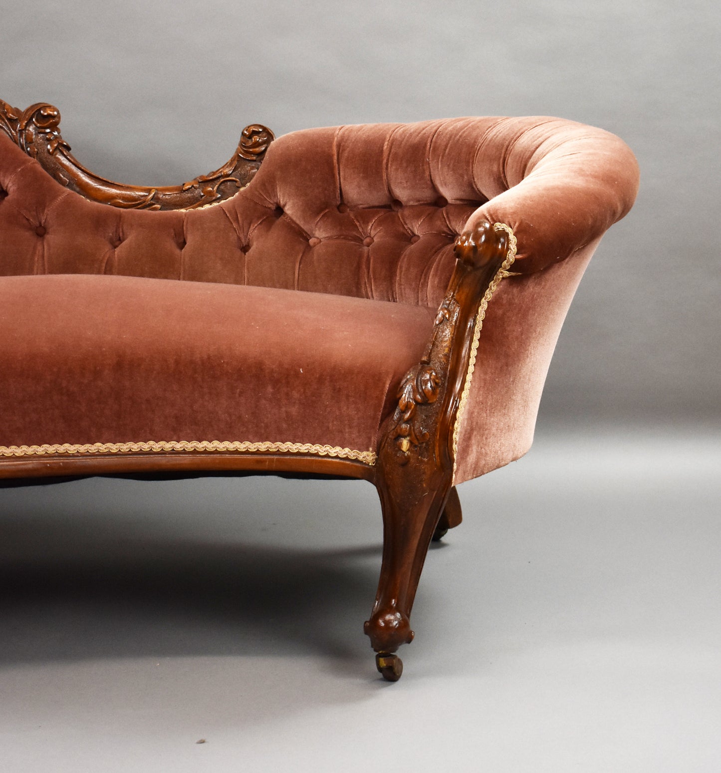 Victorian Carved Walnut Chaise Longue