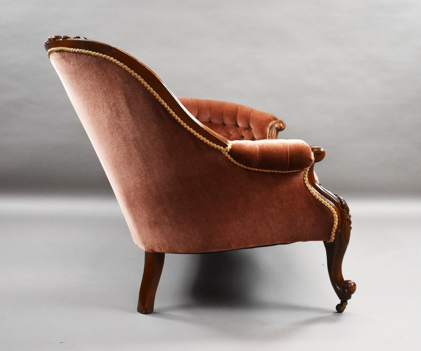 Victorian Carved Walnut Chaise Longue